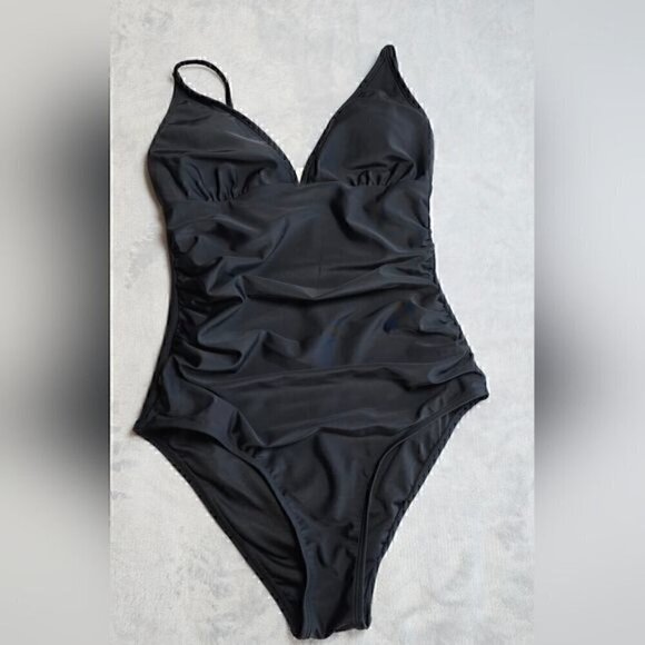 121.🆕 Small Cupshe Black One-Piece V Neck Swim Suit - Picture 3 of 6